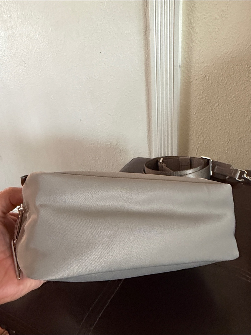 Lululemon Taupe women everywhere Crossbody Bag with Adjustable Strap 2L - Picture 6 of 9